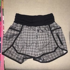 lululemon tracker shorts